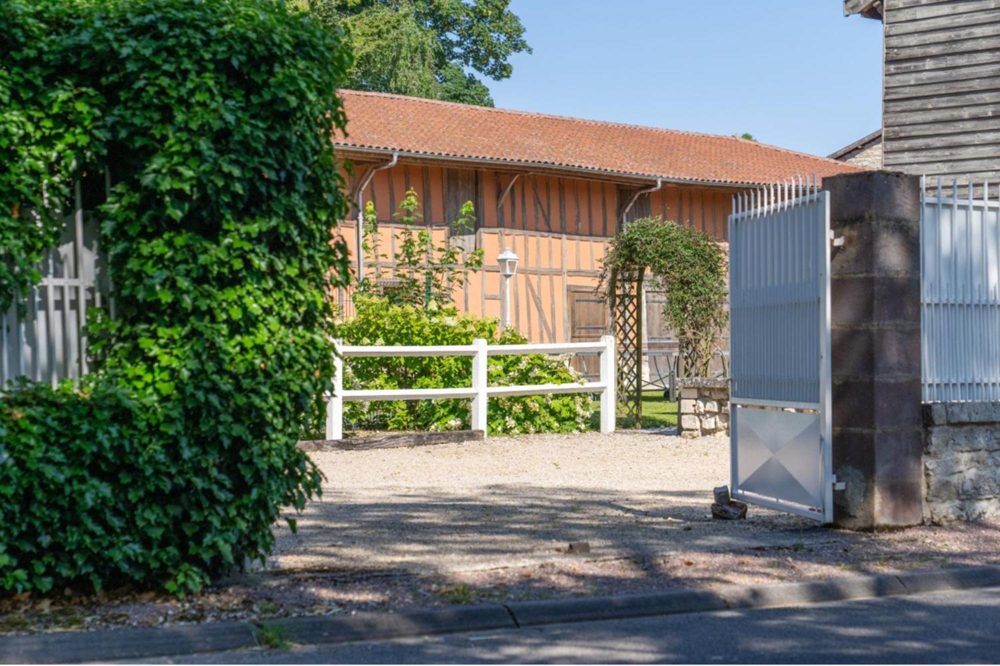 Gite les oiseaux_A Louvemont avec piscine chauffée Villa Esterno foto